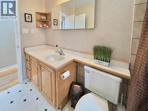 1556 Duncan Avenue E, Penticton, BC - Indoor Photo Showing Bathroom