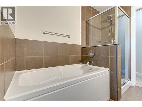 3205 Skyview Lane Unit# 205, West Kelowna, BC - Indoor Photo Showing Bathroom