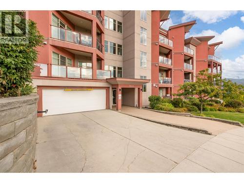 3205 Skyview Lane Unit# 205, West Kelowna, BC - Outdoor With Balcony With Facade