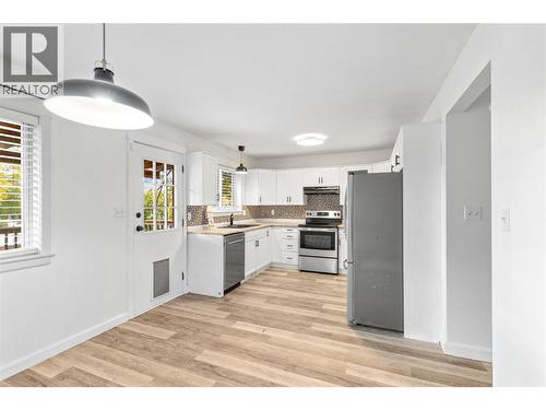 6973 Cummins Road, Vernon, BC - Indoor Photo Showing Kitchen