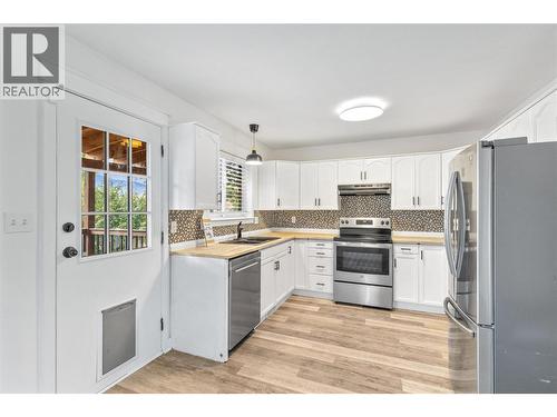 6973 Cummins Road, Vernon, BC - Indoor Photo Showing Kitchen