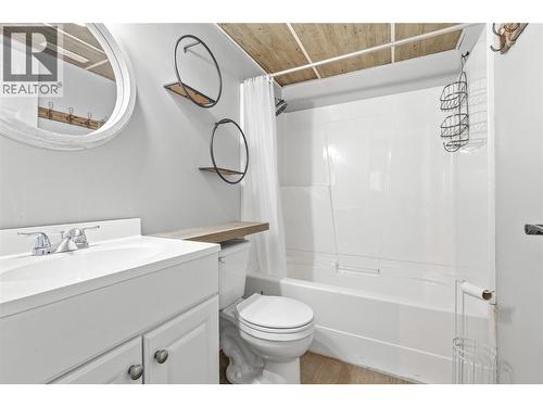 6973 Cummins Road, Vernon, BC - Indoor Photo Showing Bathroom