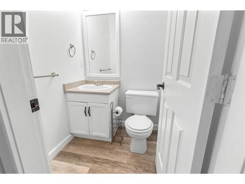 6973 Cummins Road, Vernon, BC - Indoor Photo Showing Bathroom