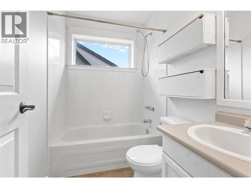 6973 Cummins Road, Vernon, BC - Indoor Photo Showing Bathroom