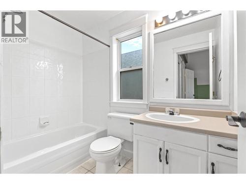 6973 Cummins Road, Vernon, BC - Indoor Photo Showing Bathroom