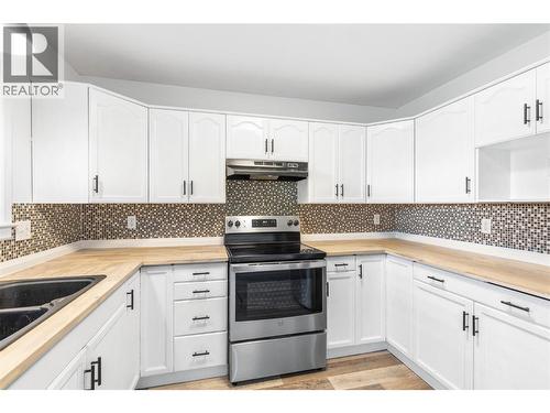 6973 Cummins Road, Vernon, BC - Indoor Photo Showing Kitchen With Double Sink