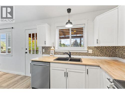 6973 Cummins Road, Vernon, BC - Indoor Photo Showing Kitchen With Double Sink