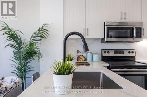 2 Cornerbank Crescent, Whitchurch-Stouffville, ON - Indoor Photo Showing Kitchen