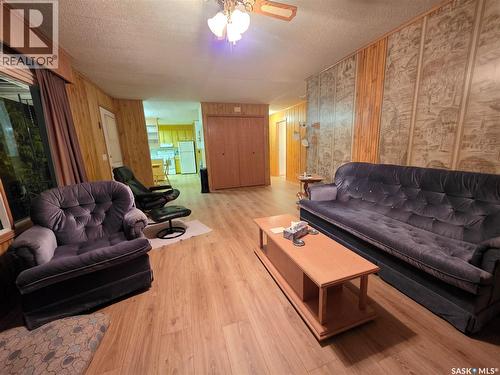 304 3Rd Street N, Cabri, SK - Indoor Photo Showing Living Room