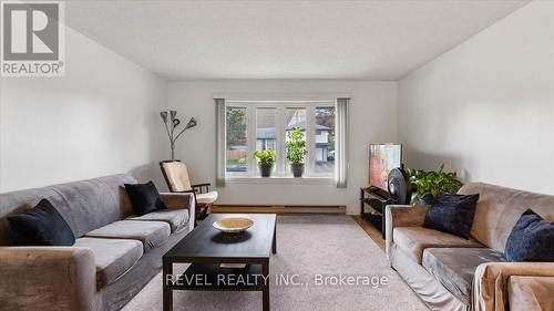 12 Chown Crescent, Belleville, ON - Indoor Photo Showing Living Room