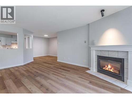 3806 35 Avenue Unit# 309, Vernon, BC - Indoor Photo Showing Living Room With Fireplace