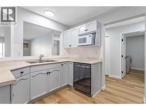 3806 35 Avenue Unit# 309, Vernon, BC - Indoor Photo Showing Kitchen With Double Sink