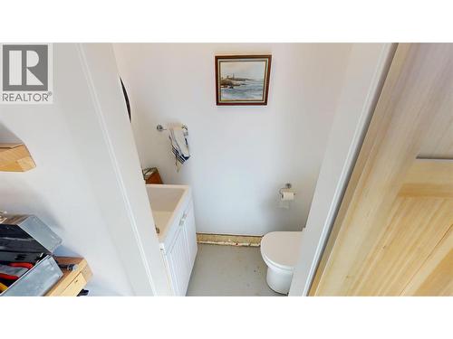 Garage Half Bath - 4881 Pedley Heights Court, Windermere, BC - Indoor Photo Showing Bathroom