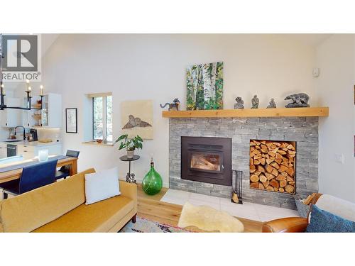 4881 Pedley Heights Court, Windermere, BC - Indoor Photo Showing Living Room With Fireplace
