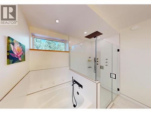 4881 Pedley Heights Court, Windermere, BC - Indoor Photo Showing Other Room