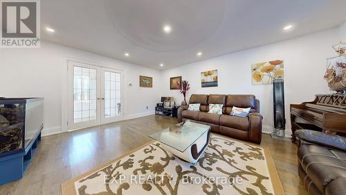 24762 Weirs Side Road, Georgina, ON - Indoor Photo Showing Living Room