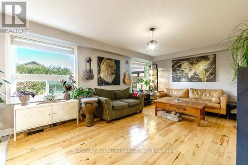 810 Hargrove Trail, Peterborough (Ashburnham Ward 4), ON - Indoor Photo Showing Living Room