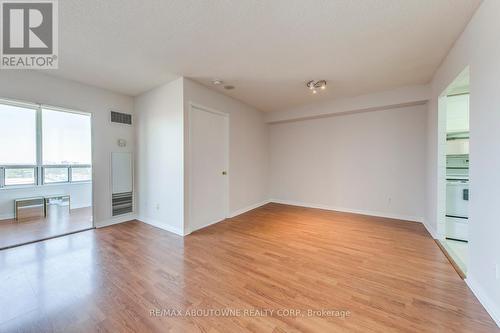 1415 - 135 Hillcrest Avenue, Mississauga, ON - Indoor Photo Showing Other Room