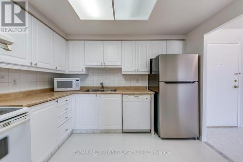 1415 - 135 Hillcrest Avenue, Mississauga, ON - Indoor Photo Showing Kitchen With Double Sink