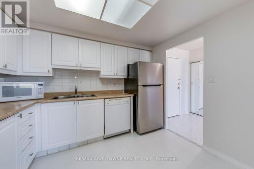 1415 - 135 Hillcrest Avenue, Mississauga, ON - Indoor Photo Showing Kitchen With Double Sink