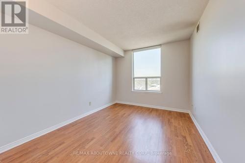 1415 - 135 Hillcrest Avenue, Mississauga, ON - Indoor Photo Showing Other Room