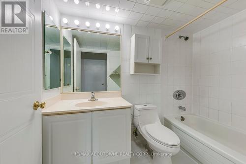 1415 - 135 Hillcrest Avenue, Mississauga, ON - Indoor Photo Showing Bathroom