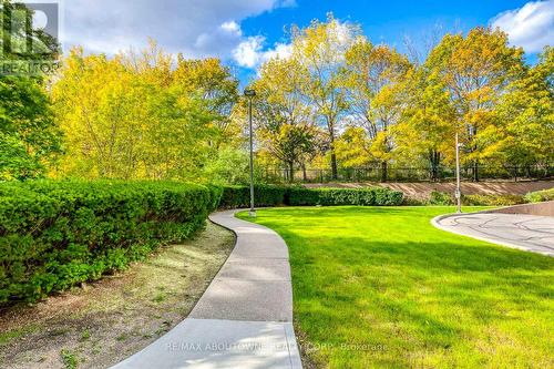 1415 - 135 Hillcrest Avenue, Mississauga, ON - Outdoor