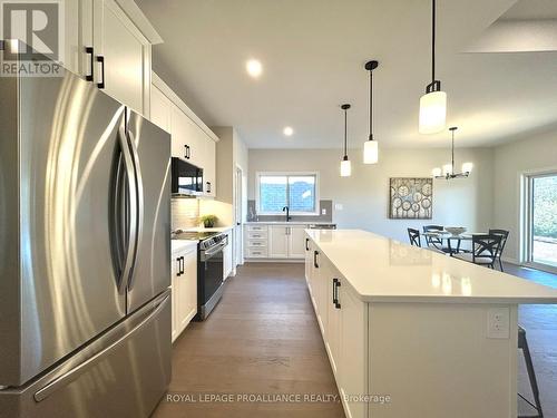 130 Stonecrest Boulevard, Quinte West (Sidney Ward), ON - Indoor Photo Showing Kitchen With Upgraded Kitchen