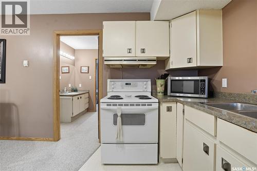 6934 Blakeney Drive, Regina, SK - Indoor Photo Showing Kitchen With Double Sink