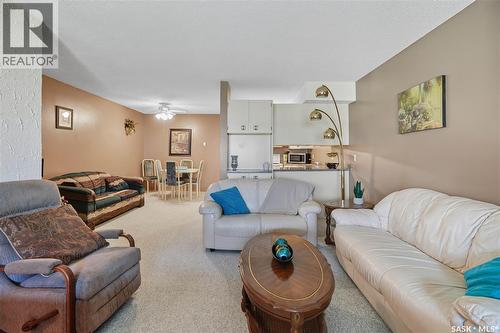 6934 Blakeney Drive, Regina, SK - Indoor Photo Showing Living Room