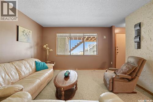 6934 Blakeney Drive, Regina, SK - Indoor Photo Showing Living Room