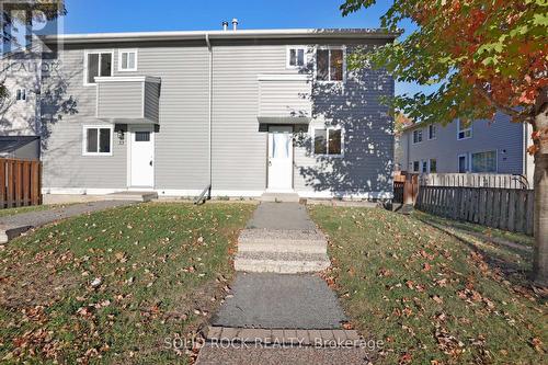 35 THISTLEDOWN COURT  Ottawa, ON K2J 1J4