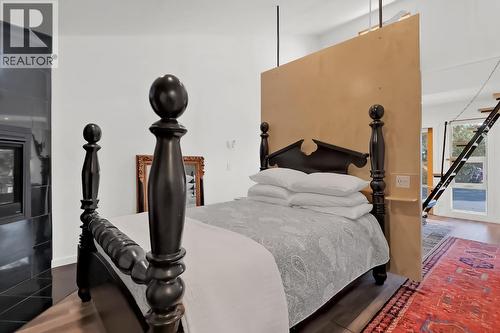 5290 Trepanier Bench Road, Peachland, BC - Indoor Photo Showing Bedroom