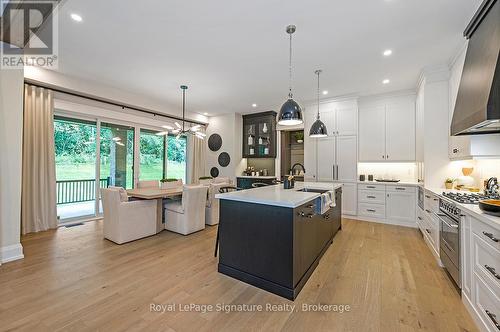106 Dorothy Drive, Blue Mountains, ON - Indoor Photo Showing Kitchen With Upgraded Kitchen