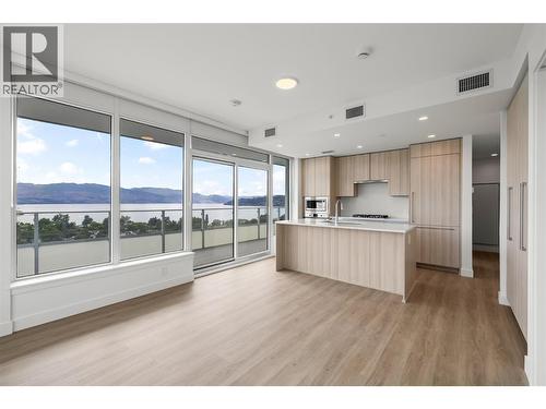238 Leon Avenue Unit# 1704, Kelowna, BC - Indoor Photo Showing Kitchen