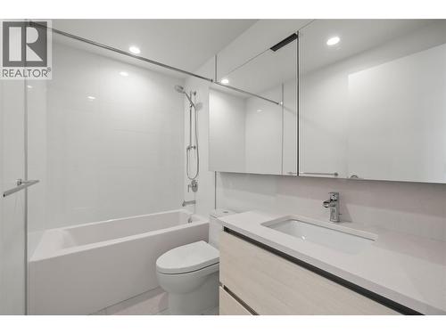 238 Leon Avenue Unit# 1704, Kelowna, BC - Indoor Photo Showing Bathroom
