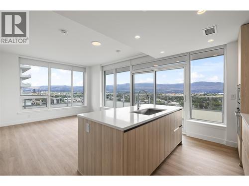 238 Leon Avenue Unit# 1704, Kelowna, BC - Indoor Photo Showing Other Room