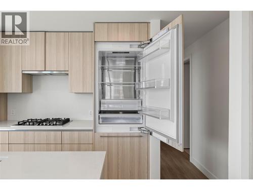 238 Leon Avenue Unit# 1704, Kelowna, BC - Indoor Photo Showing Kitchen