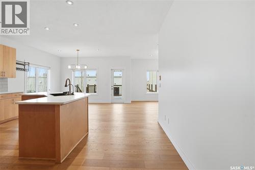 2106 Laurier Crescent E, Regina, SK - Indoor Photo Showing Kitchen