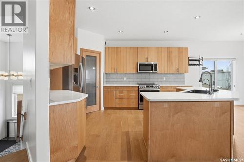 2106 Laurier Crescent E, Regina, SK - Indoor Photo Showing Kitchen With Stainless Steel Kitchen