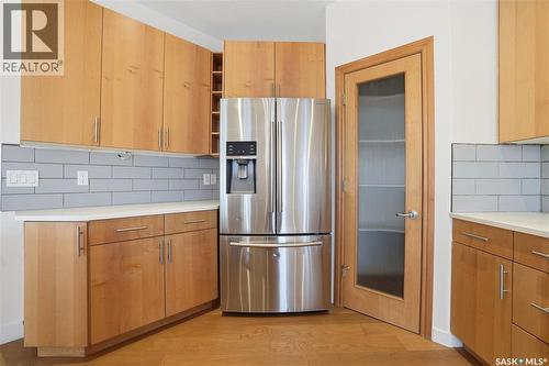 2106 Laurier Crescent E, Regina, SK - Indoor Photo Showing Kitchen With Stainless Steel Kitchen