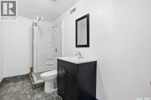 2106 Laurier Crescent E, Regina, SK - Indoor Photo Showing Bathroom