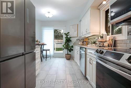 139 Adele Crescent, Oshawa, ON - Indoor Photo Showing Kitchen