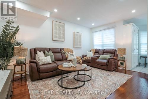 139 Adele Crescent, Oshawa, ON - Indoor Photo Showing Living Room