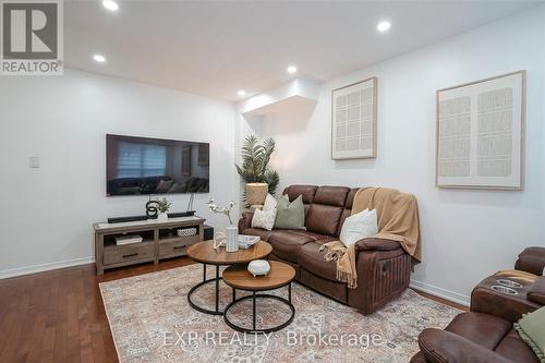139 Adele Crescent, Oshawa, ON - Indoor Photo Showing Living Room