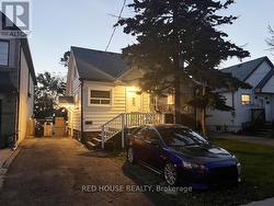 40 NORTH WOODROW BOULEVARD  Toronto, ON M1K 1W3