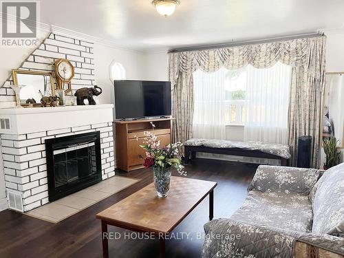 40 North Woodrow Boulevard, Toronto, ON - Indoor Photo Showing Kitchen With Double Sink