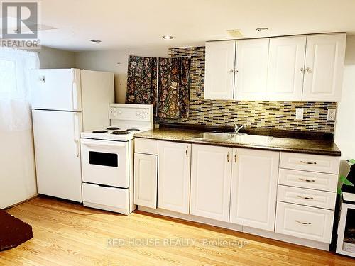 40 North Woodrow Boulevard, Toronto, ON - Indoor Photo Showing Kitchen With Double Sink