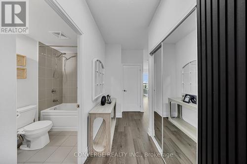1310 - 3220 Sheppard Avenue E, Toronto, ON - Indoor Photo Showing Bathroom
