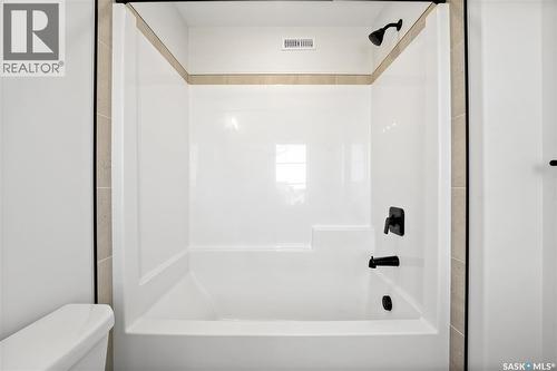 411 Kinloch Crescent, Saskatoon, SK - Indoor Photo Showing Bathroom